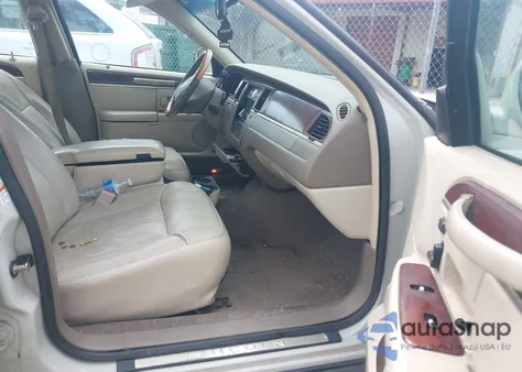 2004 Lincoln Town Car Ultimate z USA, uszkodzony, nr VIN 1LNHM83W44Y676816